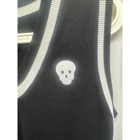 NWT Hot Topic Skull Girls Sweater Vest in Black size Medium‎ - Picture 2 of 5